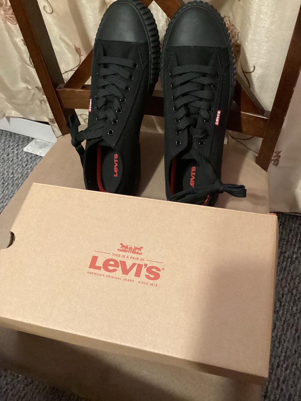 LEVI'S Strauss Anikin Men’s Canvas Sneakers Black, Size 9M New In Box